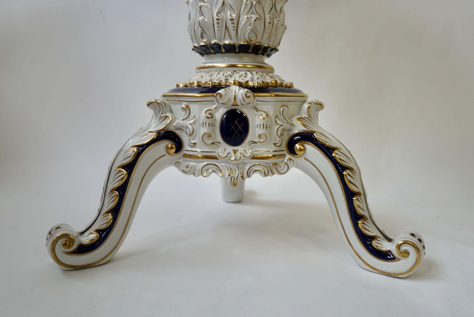 photo vinterior Porcelain Hollywood Regency Style Side End Table, Germany, 20th Century