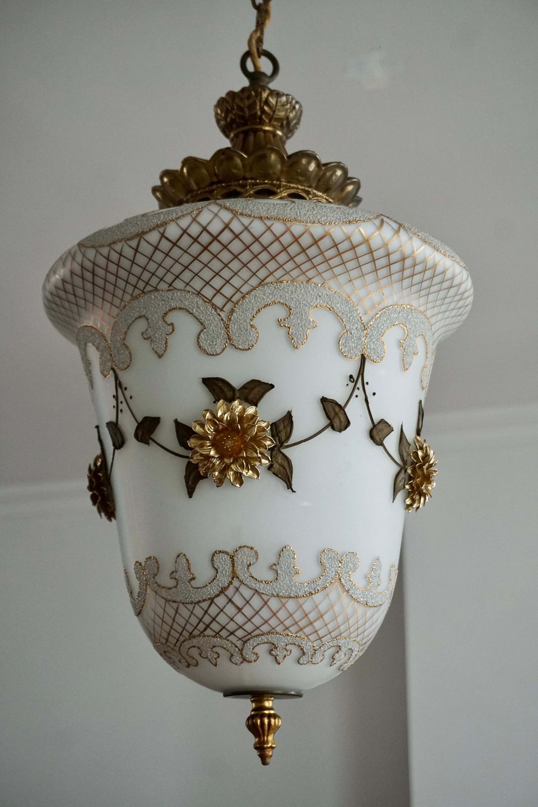 photo furniture Floral Opaline Glass And Gilt Brass Pendat Light