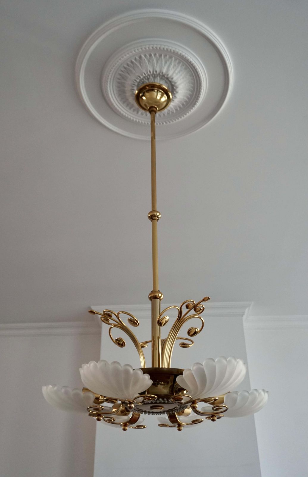 photo vinterior Italian Chandelier In Brass With Murano Glass Shells, 1970s