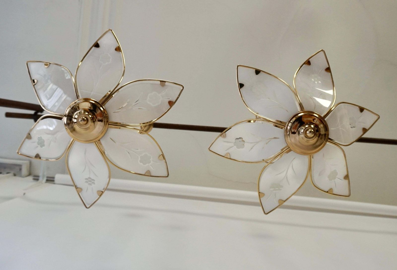 2208.0 Three Lotus Flower And Brass Glass Chandeliers photo