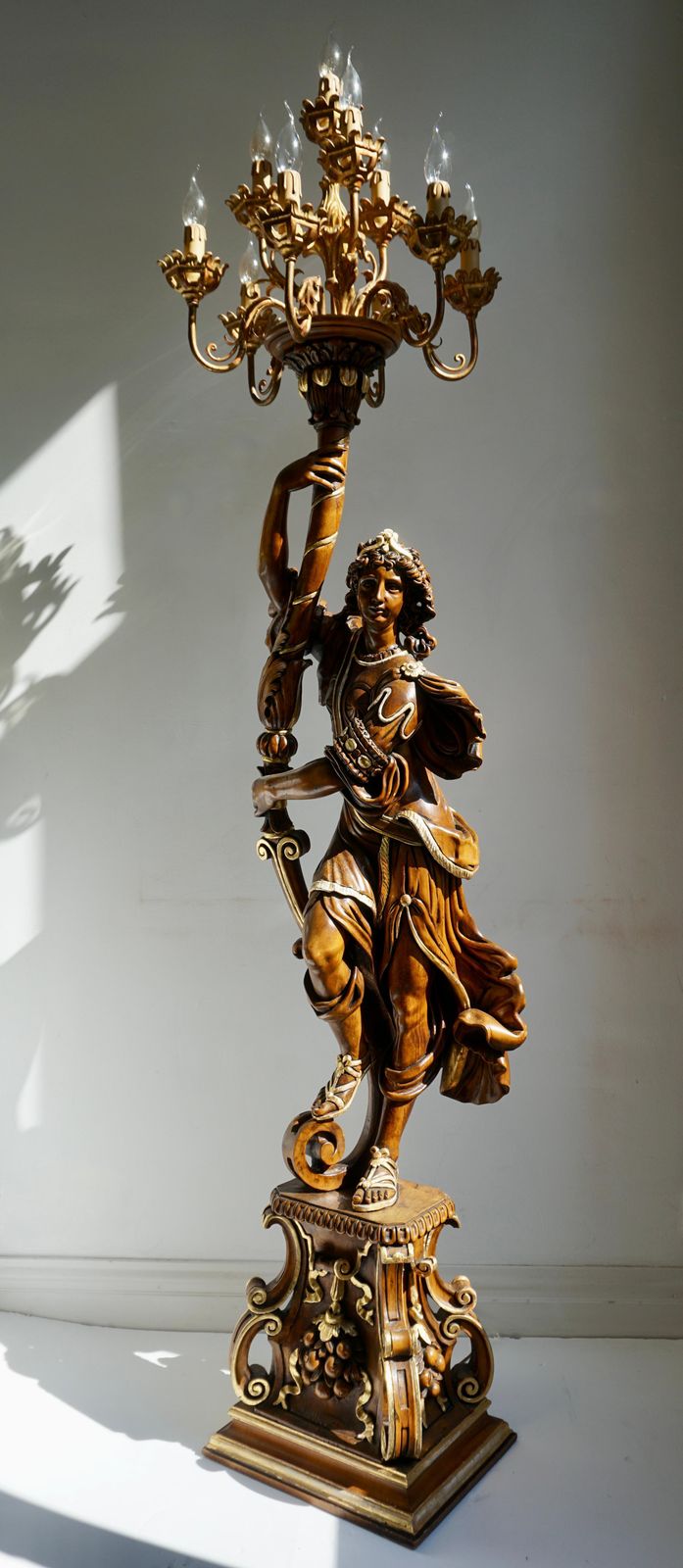 Italian Gilded Wood Venetian Figural Torchère Candelabra Floor Lamp photo for sale
