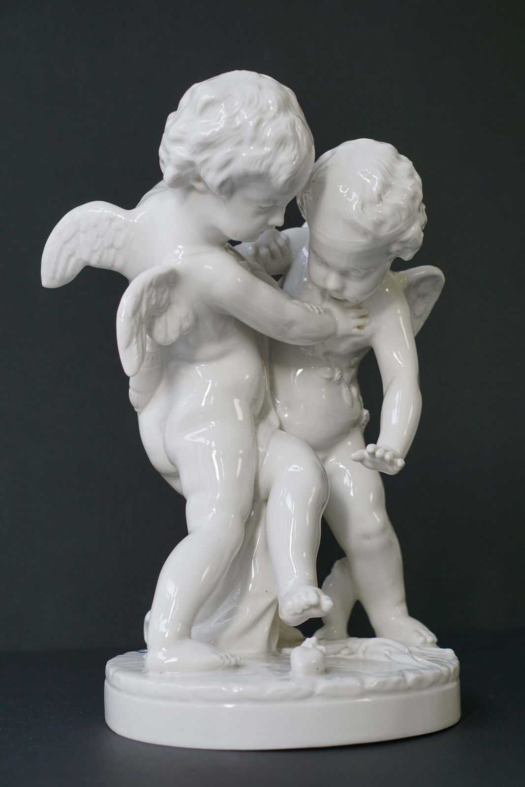 Porcelain Figurative Sculpture Representing Two Little Angels, Putti photo vintage