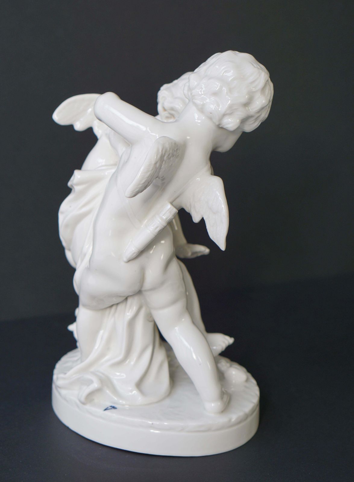 Home Decor Porcelain Figurative Sculpture Representing Two Little Angels, Putti photo