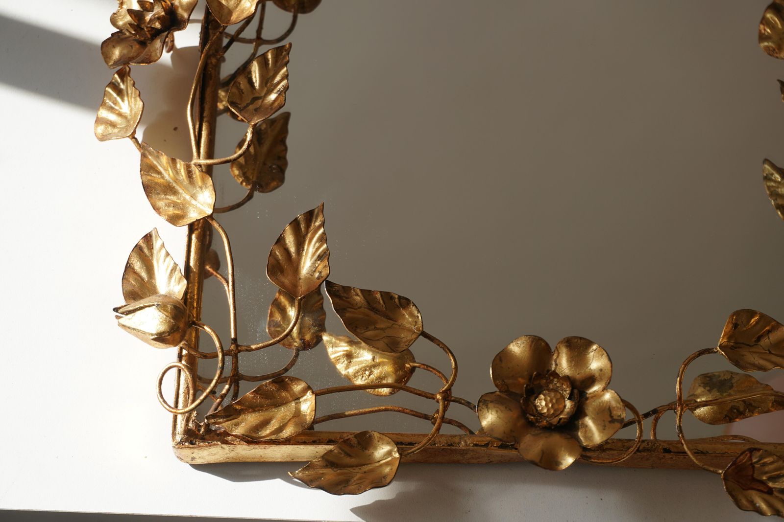 photo vinterior Mirror In Gilded Metal With Vine Leaves Italy, 1970s