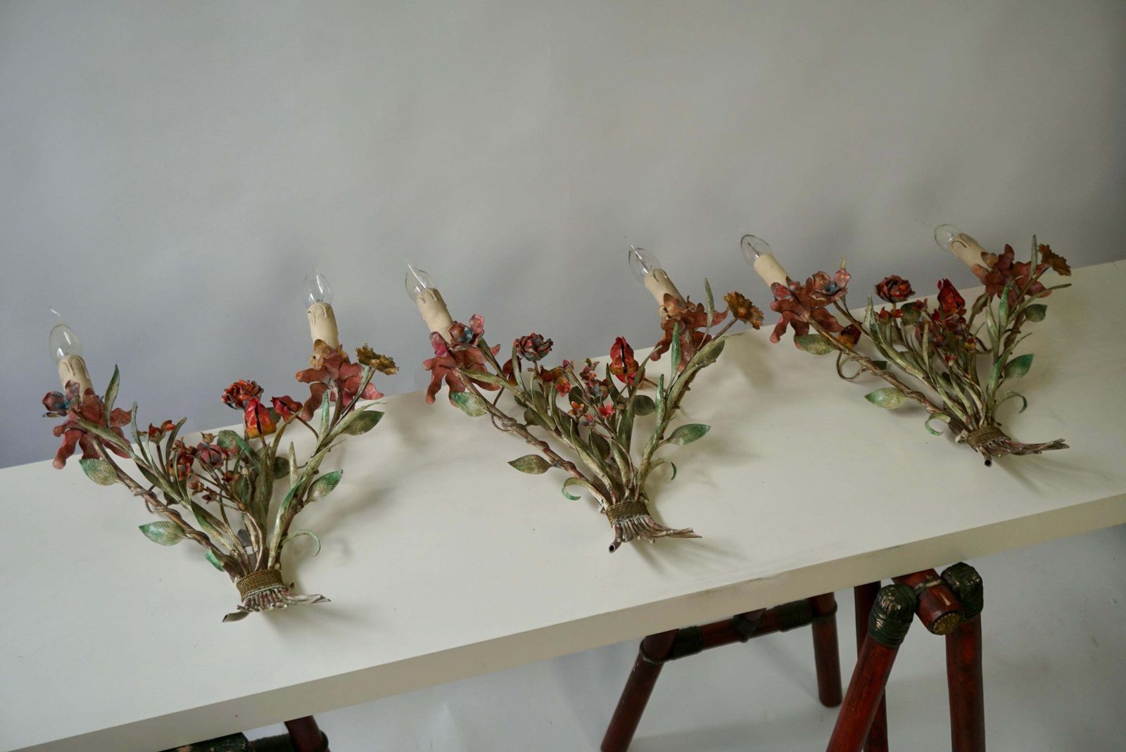 Three Metal Tole Colorful Painted Romantic Roses Flowers Bouquet Wall Lamp Italy photo furniture