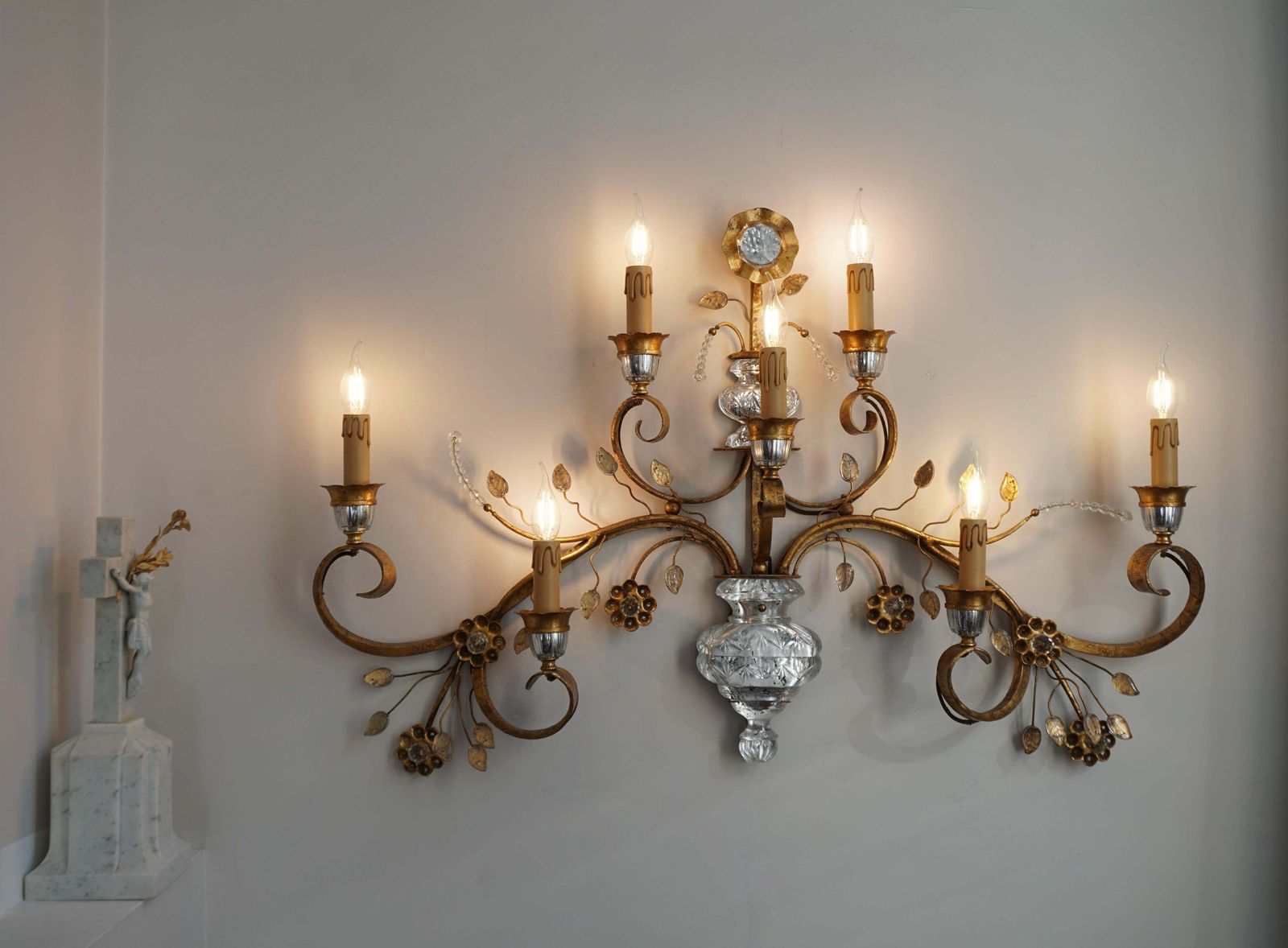 Gilded Metal Leaf And Glass Flower Wall Sconce Light Fixture photo 1529.0