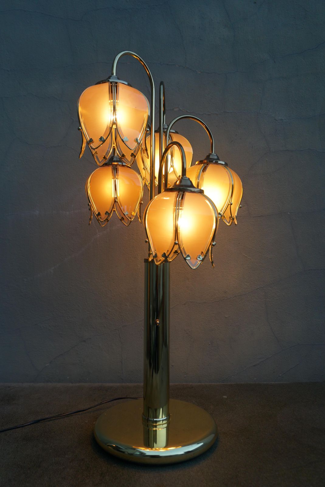 photo vinterior Mid Century Modern Glass And Brass 5 Arm Lotus Lamp 1970s