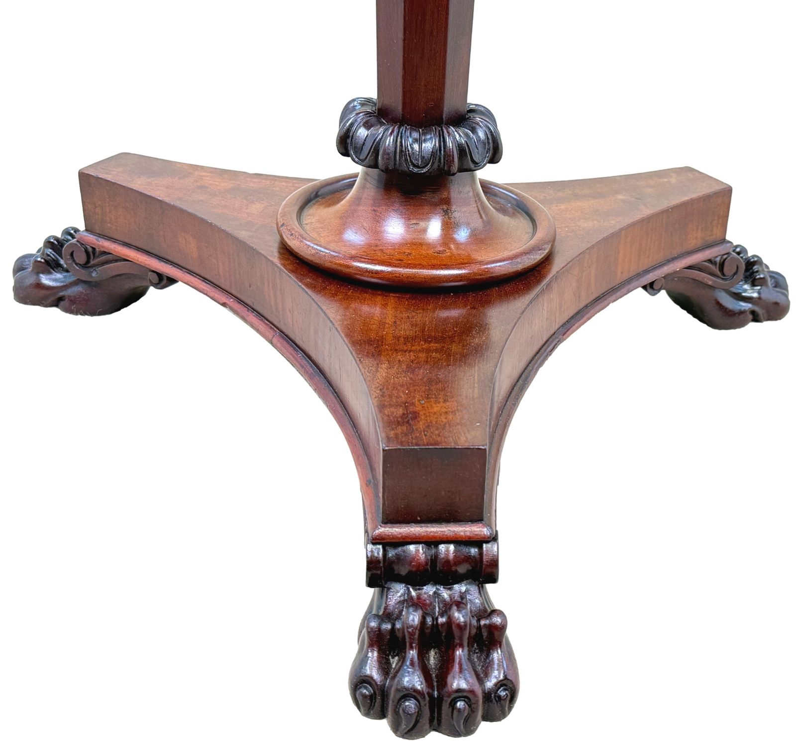 Mid 19th Century Chess Top Lamp Table (England, Circa 1840) photo vinterior