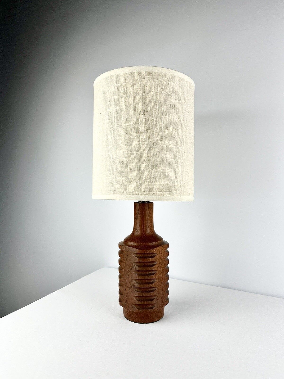 photo vinterior Stylish Faceted Teak Lamp Base, 1960s