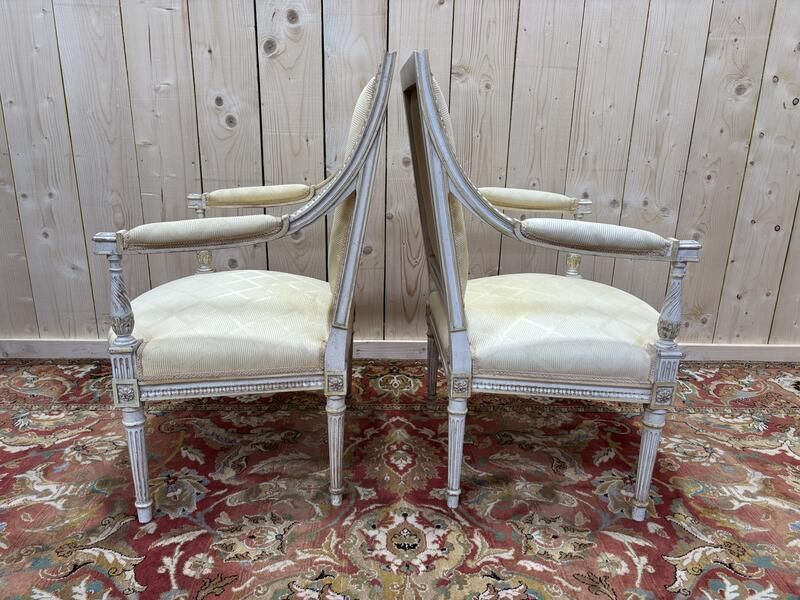 Paire De Fauteuils De Style Louis XVI En Bois Patiné photo for sale