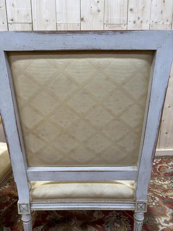 Paire De Fauteuils De Style Louis XVI En Bois Patiné photo Furniture
