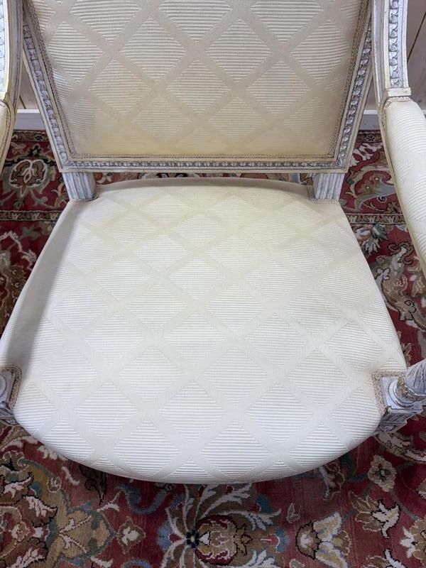 photo furniture Paire De Fauteuils De Style Louis XVI En Bois Patiné