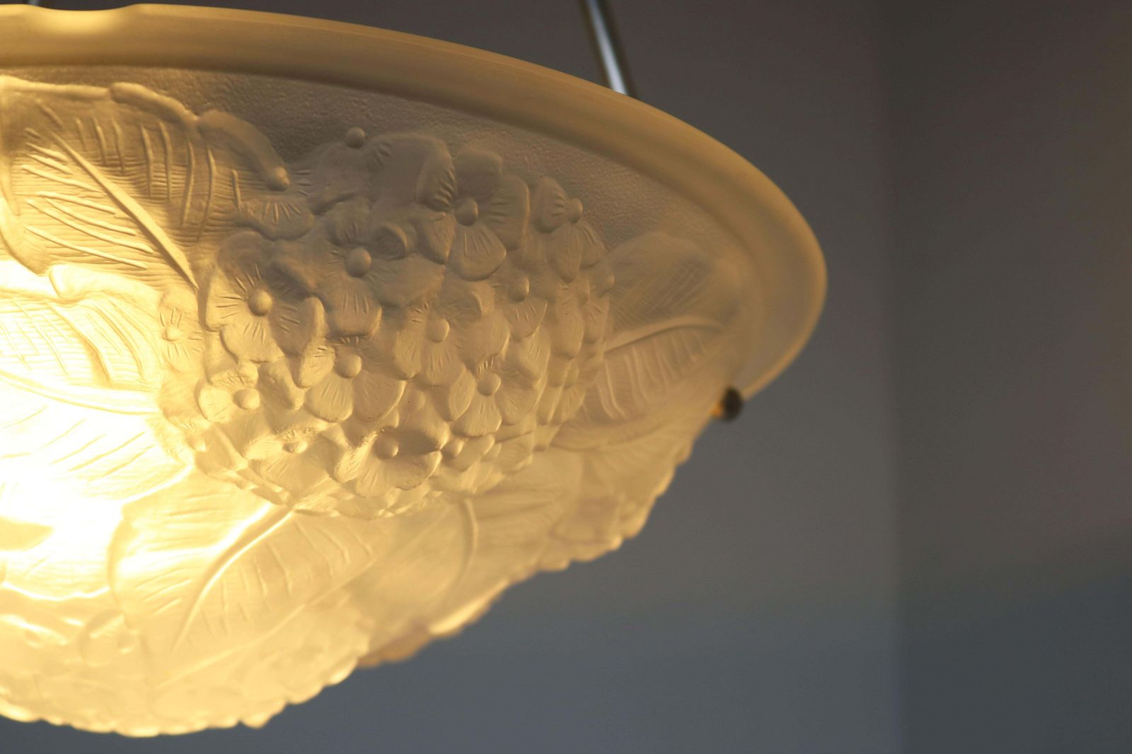 Antieke Bloemmotief Art Deco / Art Nouveau Franse Hanglamp Uit 1920 – Glas photo 840.0