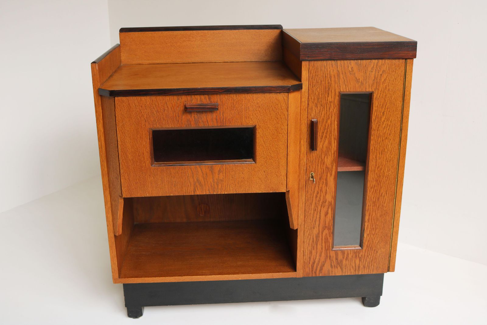 Dutch Art Deco Design By P.E.L Izeren Amsterdam School Tea Cabinet 1920 Oak photo vinterior