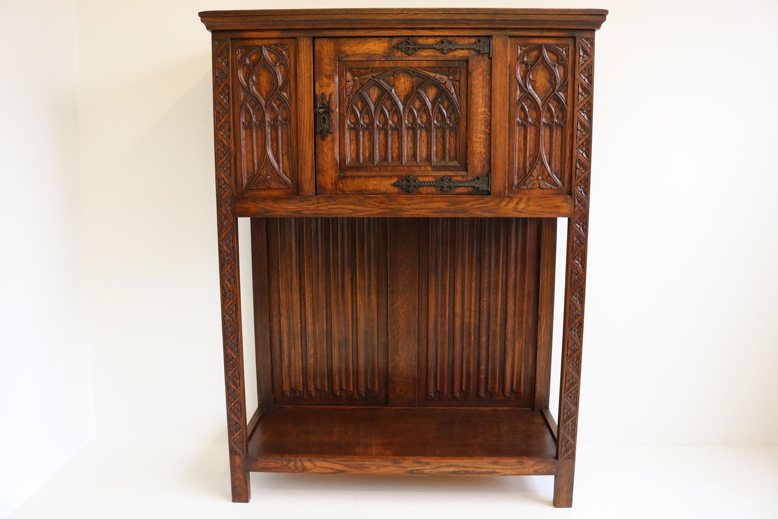 photo vintage Antique Gothic Revival Oak Carved Dry Bar / Drinks Cabinet Church Windows Arches