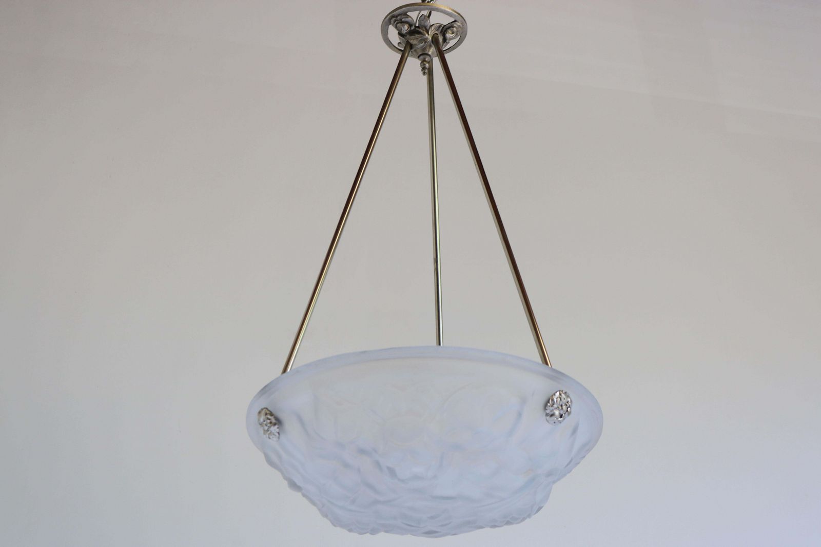 Verlichting Art Deco Hanglamp / Kroonluchter Van David Gueron Degue, 1930, Bloemmotieven, Matglas photo