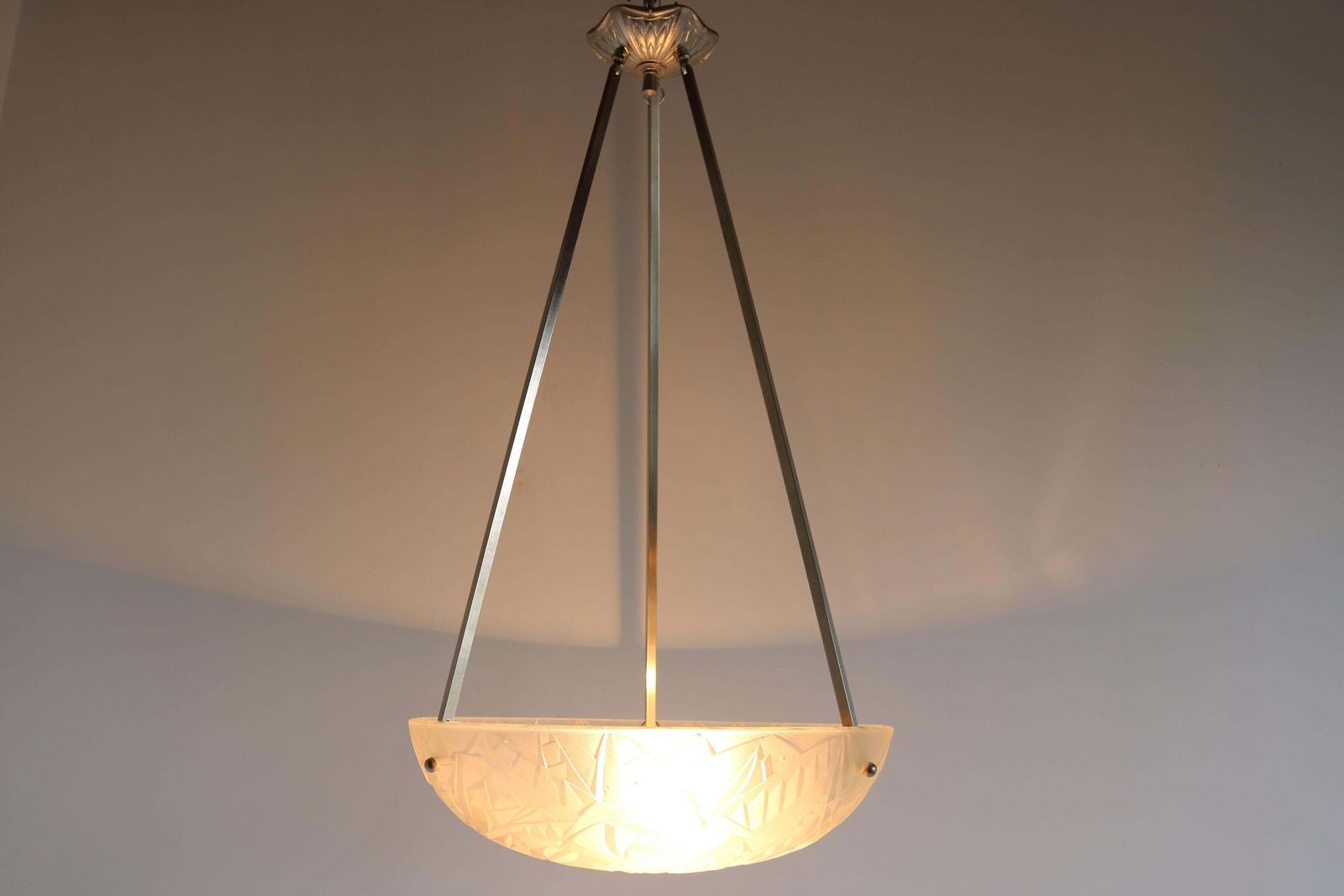 photo furniture Antieke Franse Art Deco Hanglamp Van Jean Noverdy, 1930 – Kroonluchter