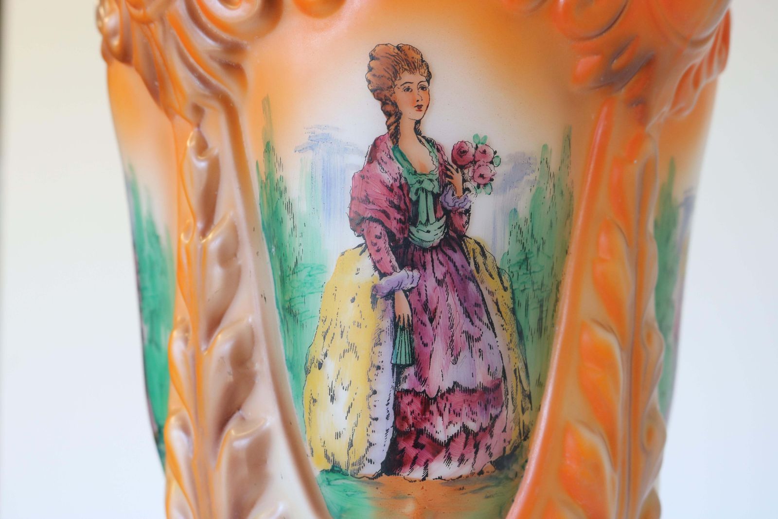 1104.0 Antieke Franse Handgeschilderde Opaline Hanglamp, Ca. 1910 – Victoriaanse/Renaissance Stijl photo