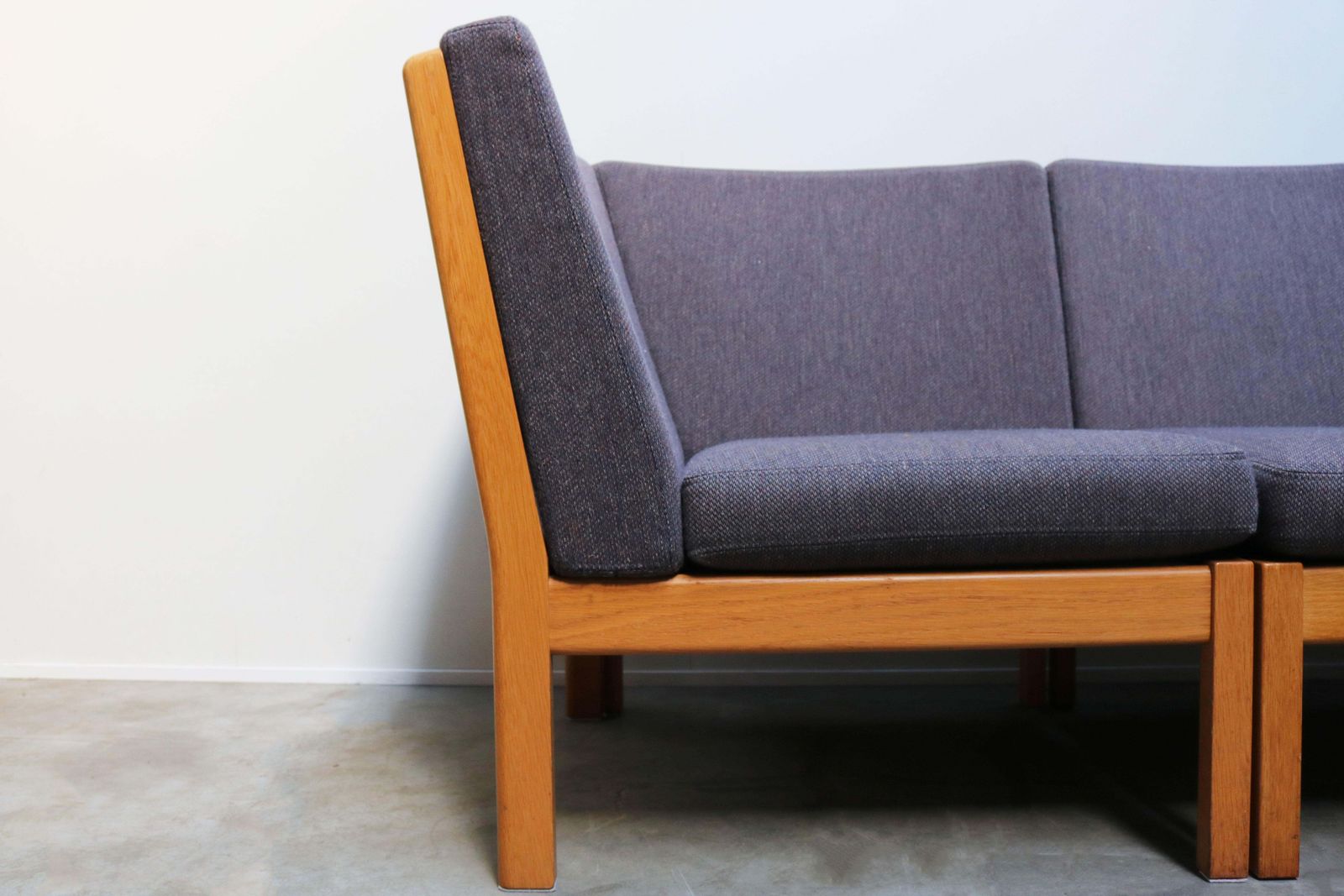 photo furniture Large Modular Sofa Ge 280 By Hans J. Wegner For Getama Oak Blue Grey