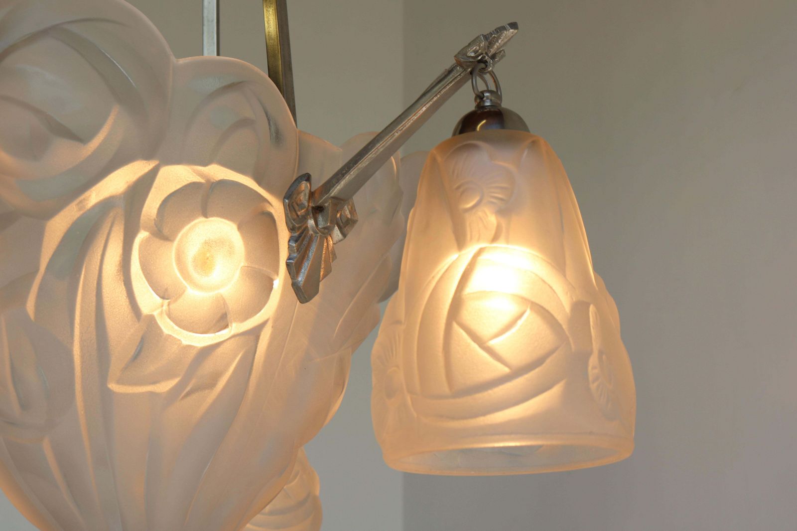 Geometric Art Deco Chandelier By David Guéron Degue & A. Petitot 1930 Antique photo vinterior