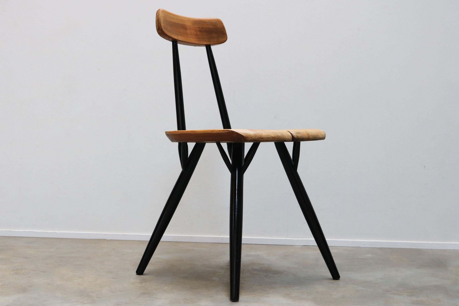 photo furniture Zeldzame ''Pirkka'' Eetkamerset Door Ilmari Tapiovaara Voor Laukaan Puu, 1955