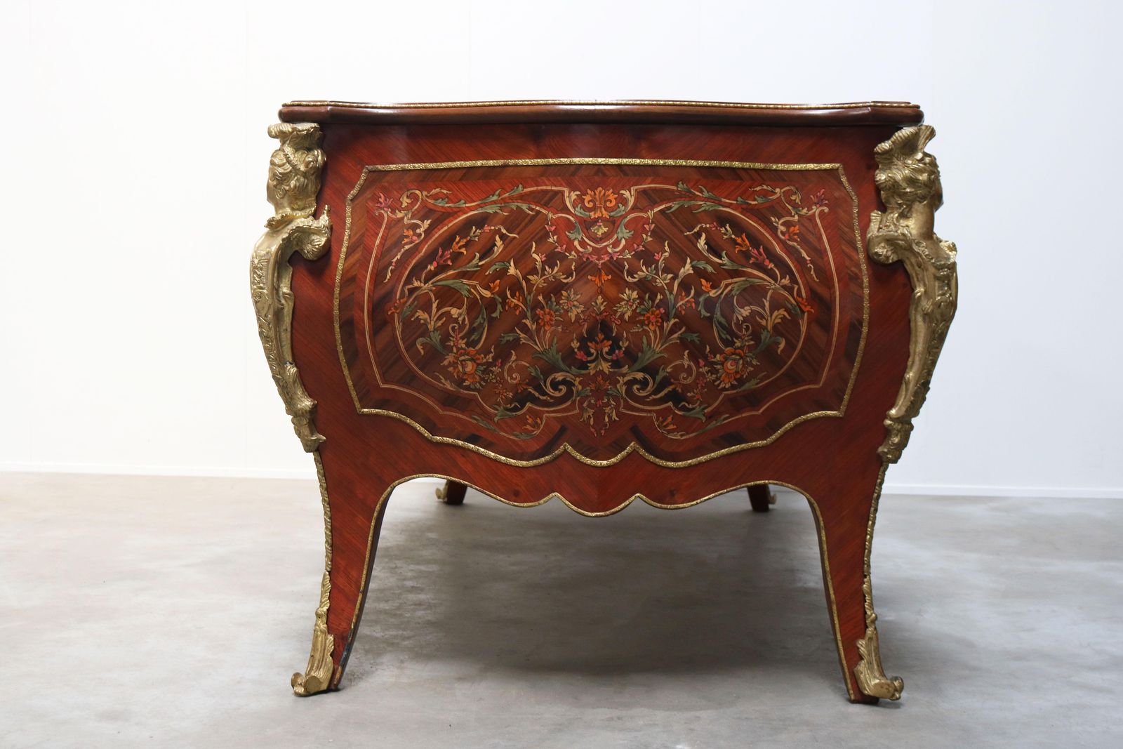 photo vintage Rounded Italian Executive Desk In Louis XV Style Marquetry Bronze 1950 Inlaid