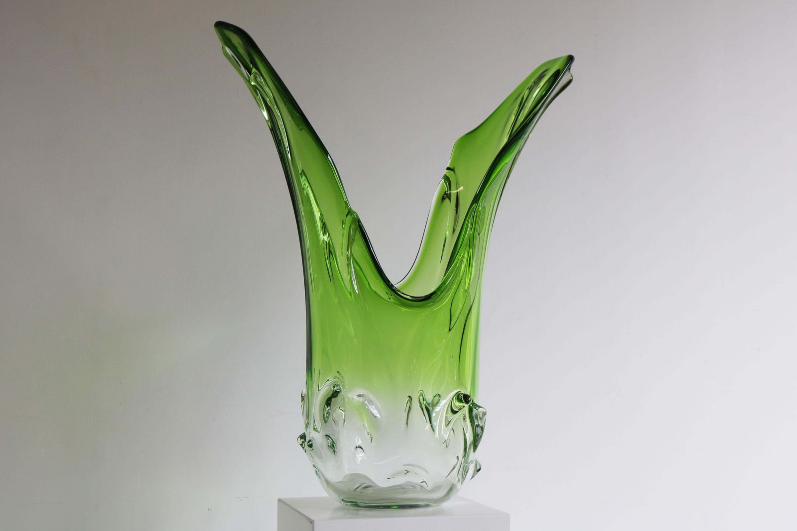 Large 5.4kg Italian Murano Glass Vase Attr. Fratelli Toso 1950 Green Sommerso photo for sale