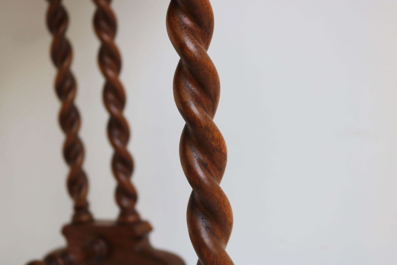 Antique English Barley Twist Foldable Table / Gate Leg Table 19th Century Burl photo vinterior