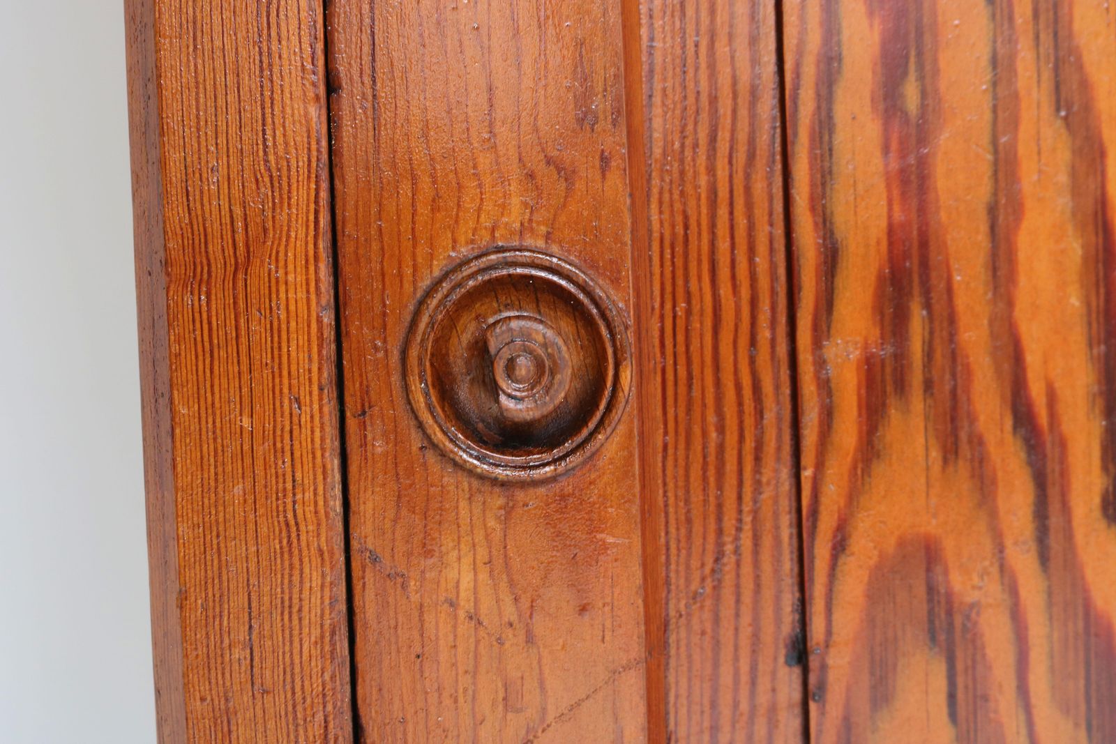 photo for sale Antiek Nachtkastje / Kabinet Uit De 19e Eeuw – Massief Pitchpine Met Carrara Marmeren Bladen