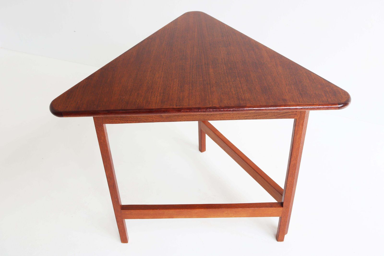 photo furniture Deense Opklapbare Bijzettafel In Teakhout, Ontworpen Door Illum Wikkelsø Voor Cfc Silkeborg