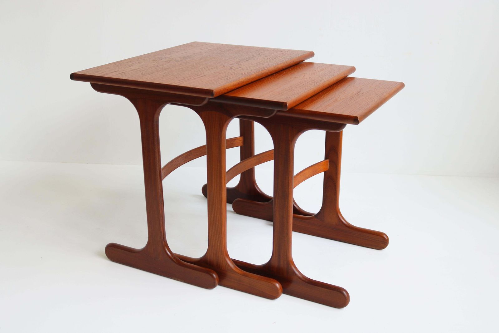 Mid Century Modern Nesteltafels Van G Plan, Teak, Ca. Jaren 1960 photo furniture
