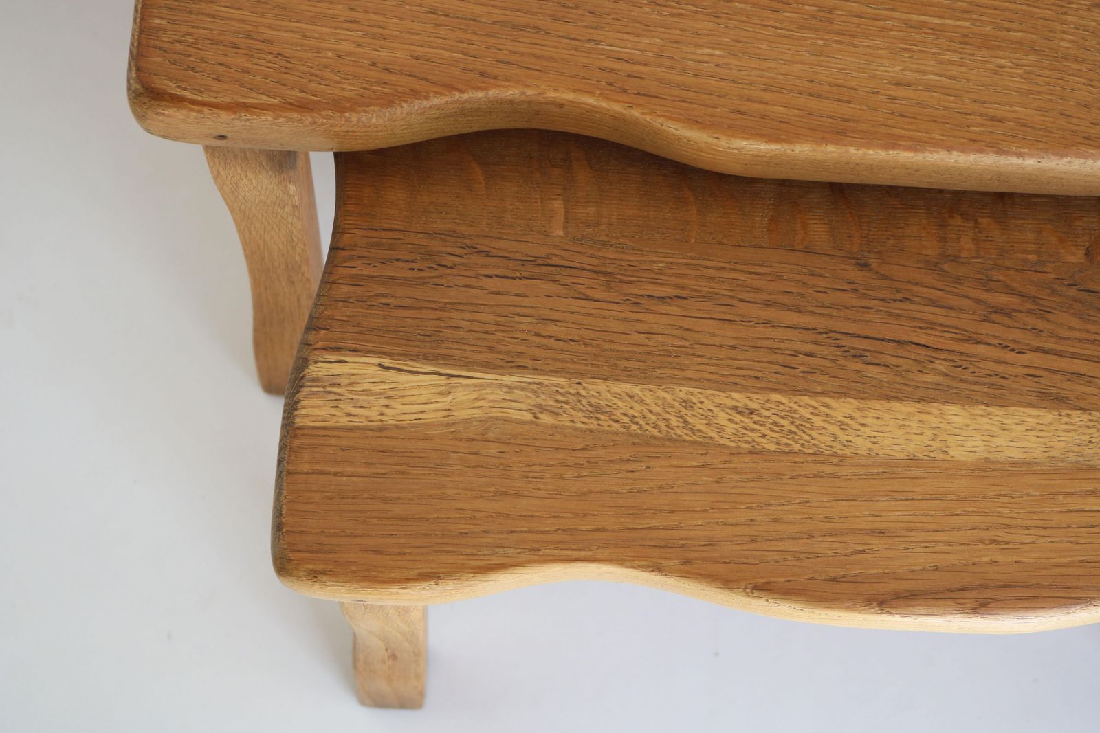 Set Brutalist Organische Bijzettafels – Massief Europees Eiken, Vrije Vorm, Jaren 1960, Frankrijk photo furniture