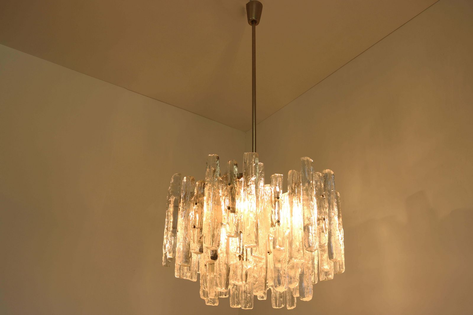 Large Mid Century Modern Chandelier Ice Glass From J.T. Kalmar 18 Lights Austria photo vinterior
