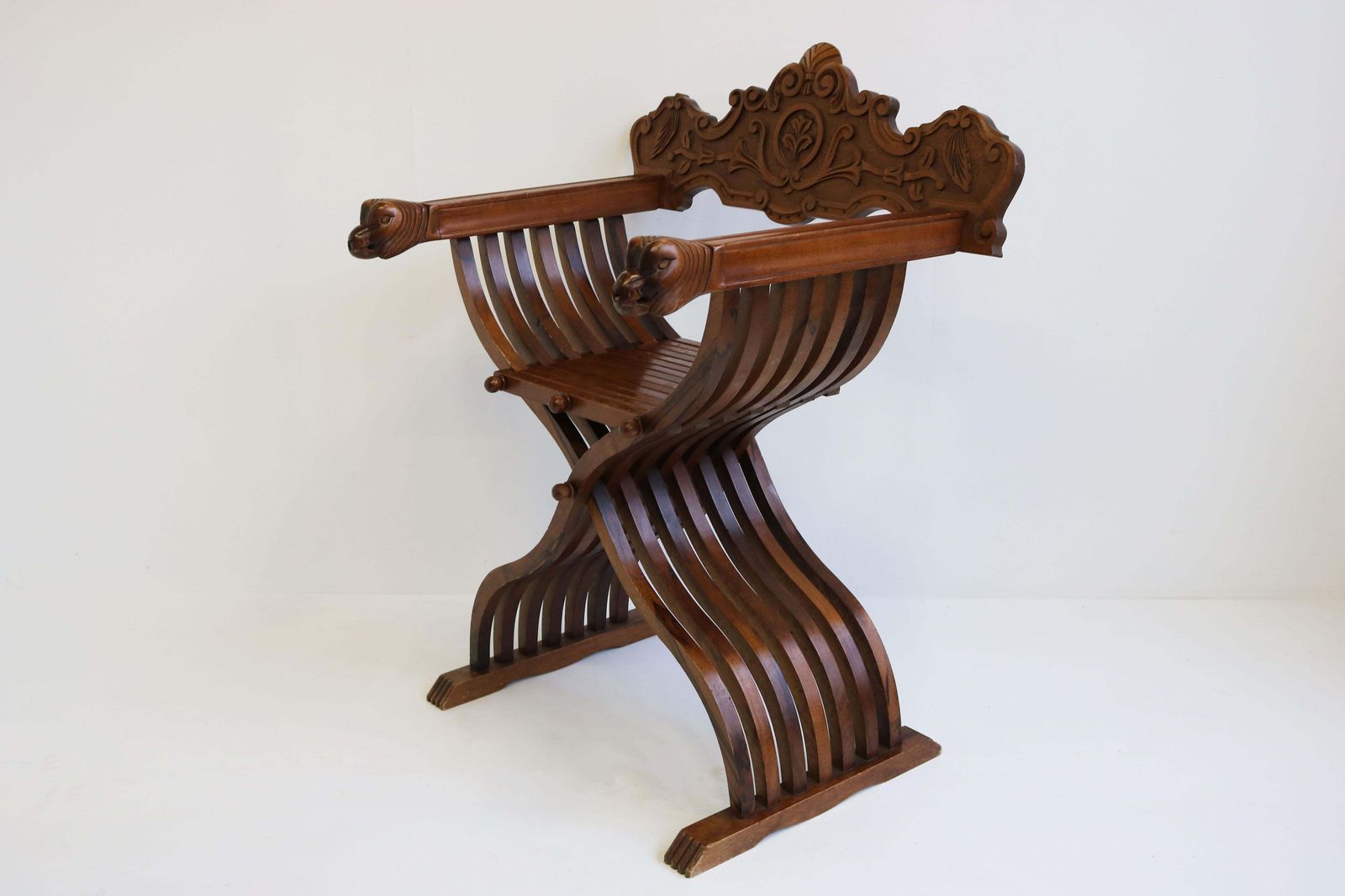Italian 19th Century Renaissance Revival Savonarola Chair In Walnut Side Chair photo for sale