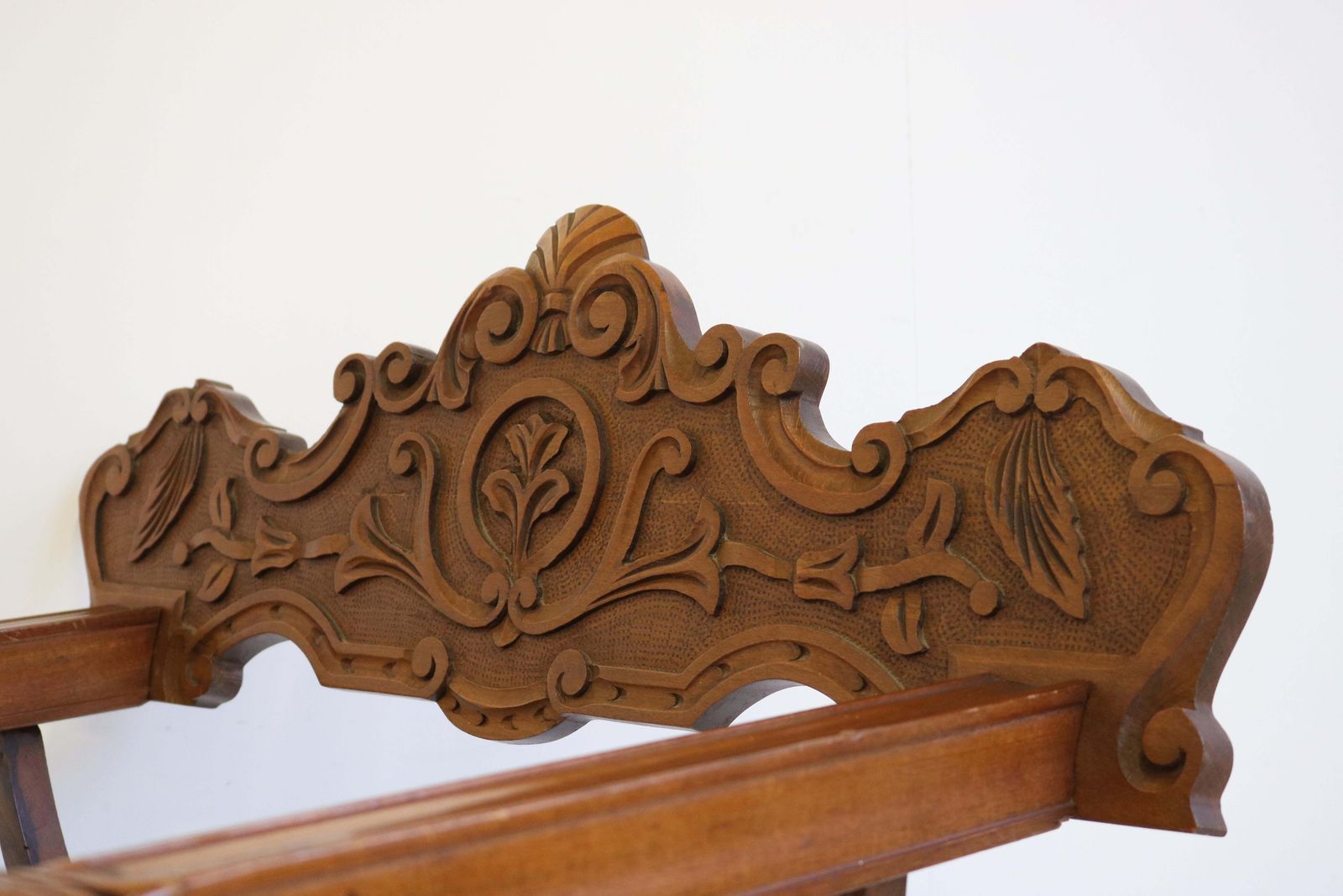Italian 19th Century Renaissance Revival Savonarola Chair In Walnut Side Chair photo vinterior