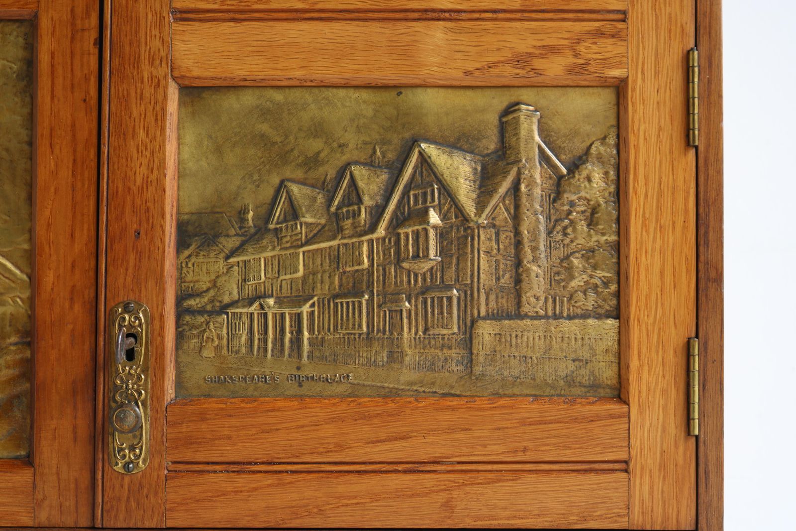 English Arts And Crafts Wall Cabinet Brass Oak Shakespeare 1910 Tobacco / Pipe photo vintage