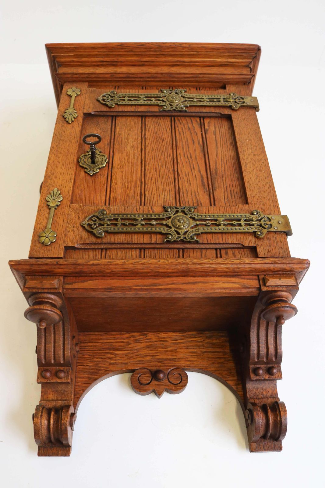 photo vintage Antique Arts And Crafts Hand Carved Small Wall Cabinet European Oak Brass, 1900s