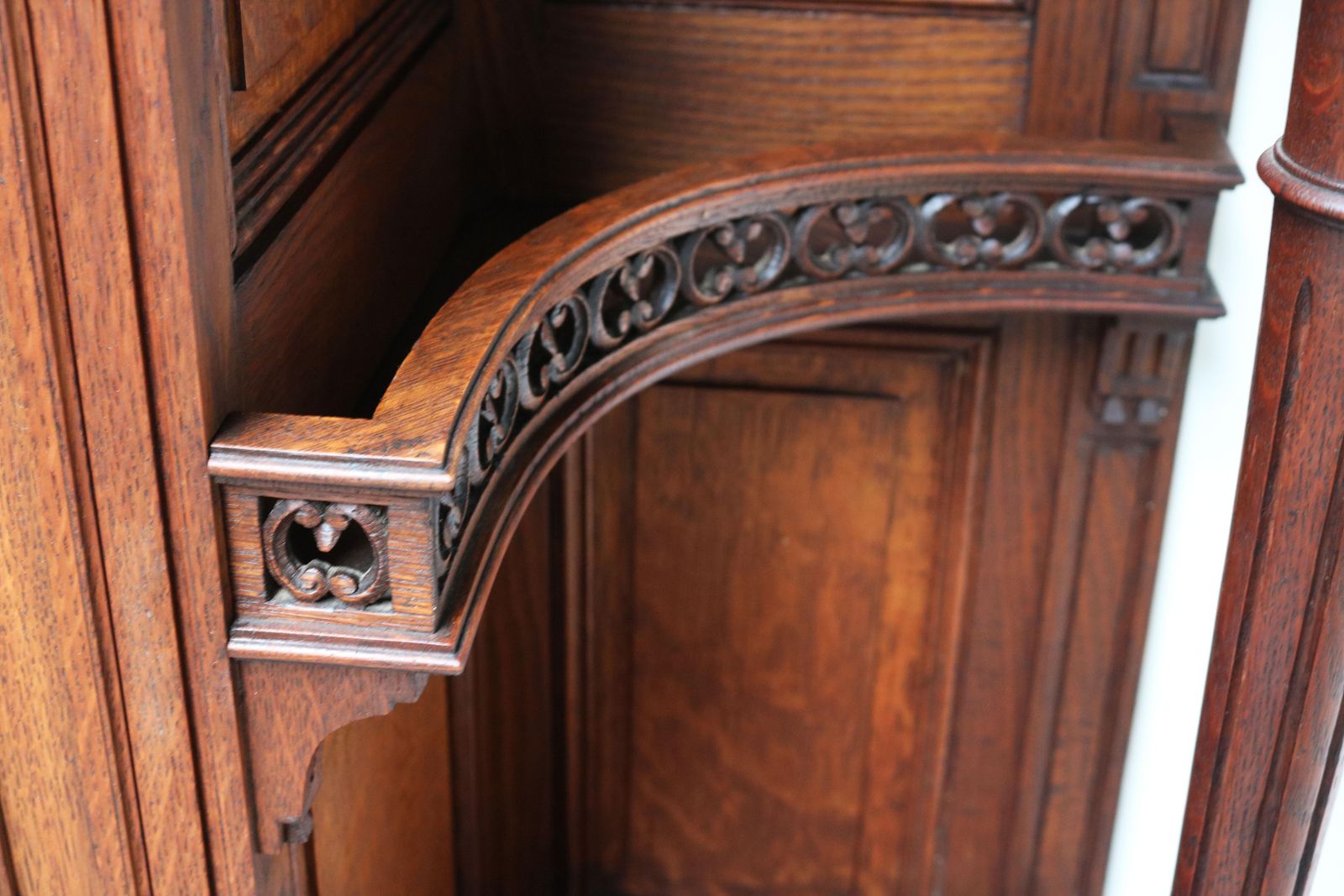 Stel Van Twee Grote Franse Antieke Renaissance Revival Buffetkasten In Eiken – 19e Eeuw photo vintage