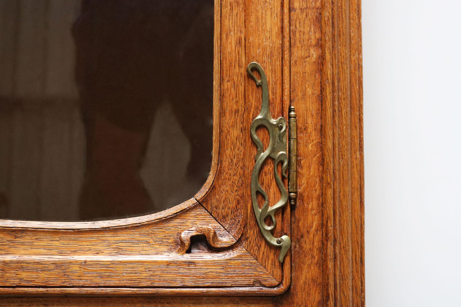 Antiek Frans Art Nouveau Kabinet Door Henri Sauvage, 1900 – Eiken Vitrinekast photo 11507.0