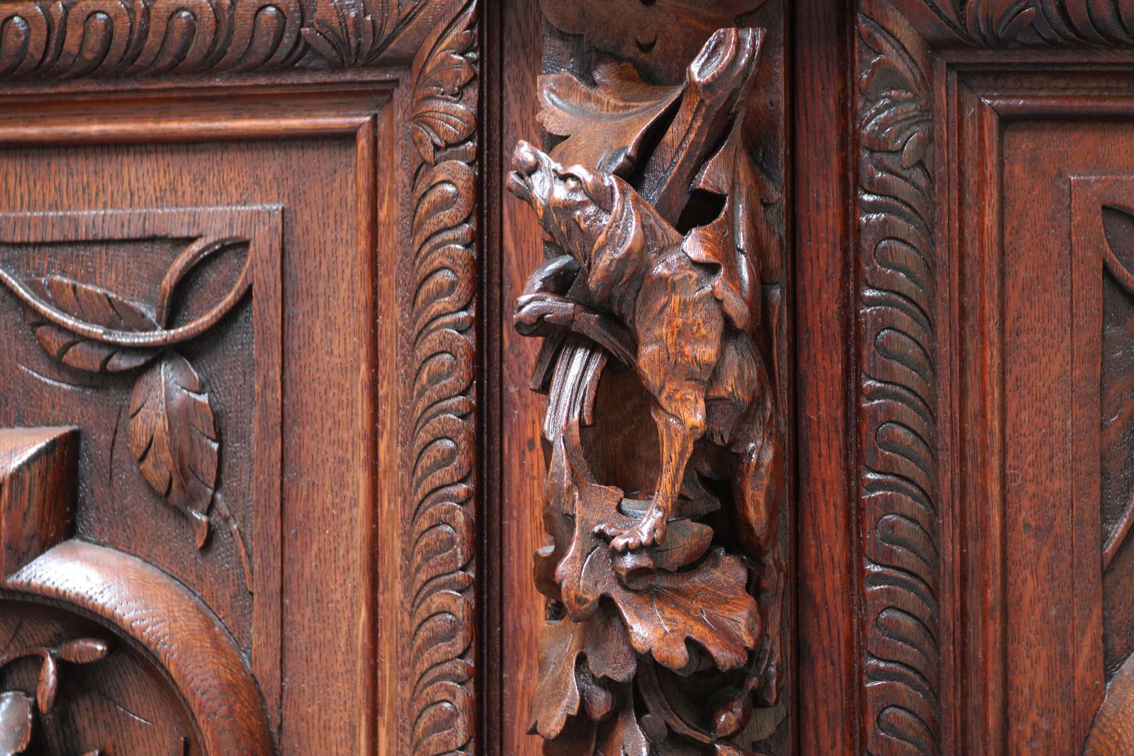 photo vintage Monumental Hunt Cabinet 19th Century Carved Oak Black Forest French Renaissance