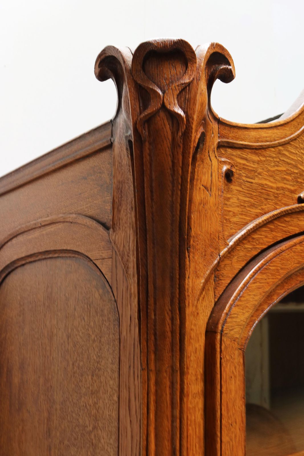 11507.0 Antiek Frans Art Nouveau Kabinet Door Henri Sauvage, 1900 – Eiken Vitrinekast photo