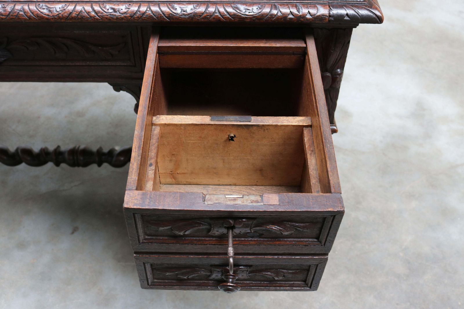 photo vinterior Antique French Renaissance Revival Hunt Desk / Secretaire Barley Twist Oak 19th
