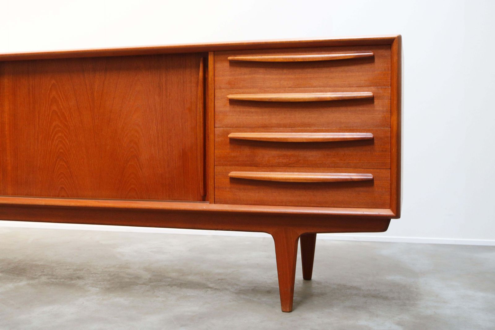 Deens Design Dressoir Van Bernhard Pedersen In Teakhout, Ca. 1950 – Bruin/Beige photo vinterior