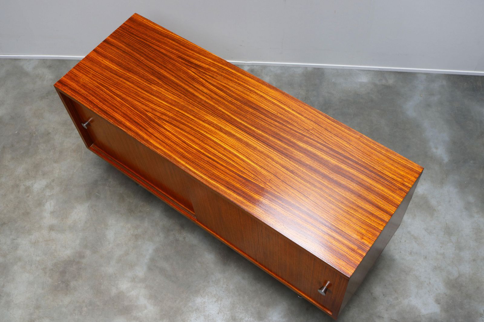 photo for sale Design Dressoir / Credenza Van Alfred Hendrickx Voor Belform – Chroom Minimalistisch
