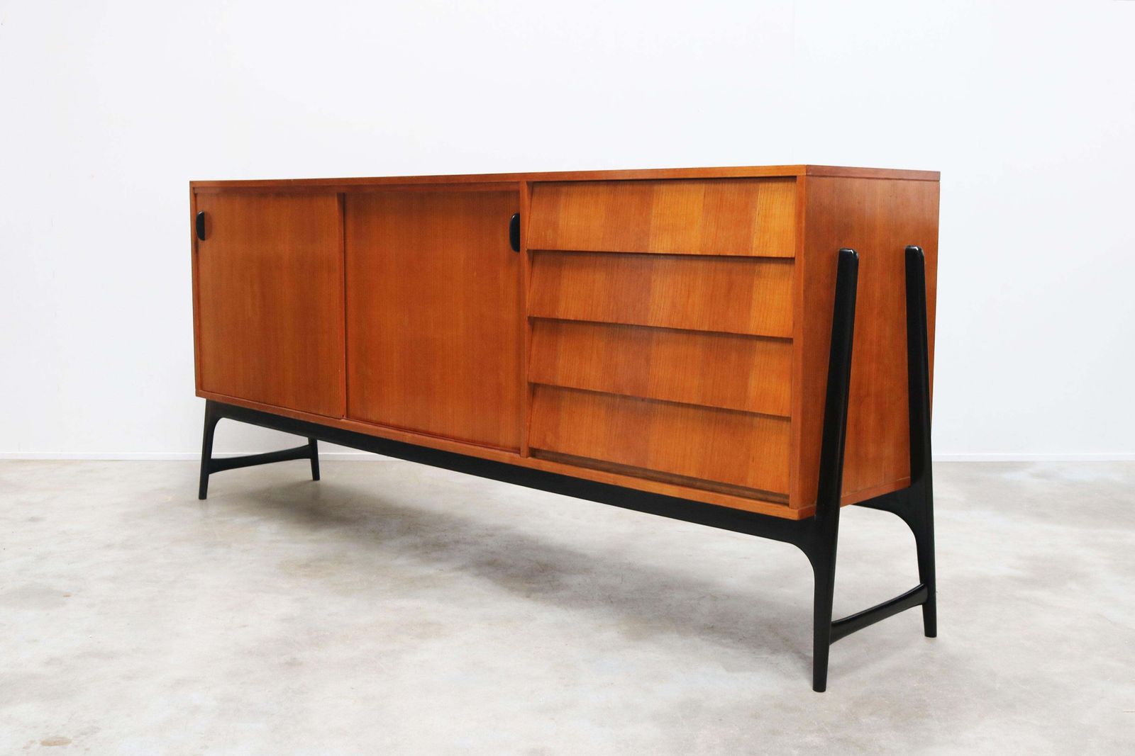 Zeldzaam Mid Century Design – Alfred Hendrickx, Model 3030, Dressoir, België, 1959 photo furniture