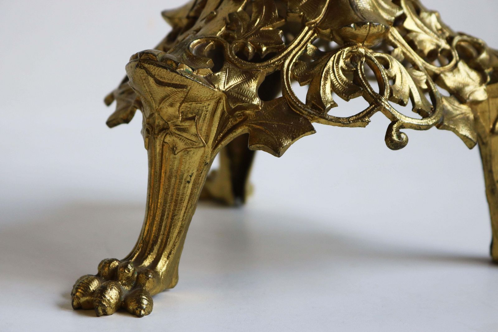 Groot Antiek Frans Verguld Bronzen Klassiek Klokkengarnituur, 19e Eeuw, Met Acanthusbladeren photo 2980.0