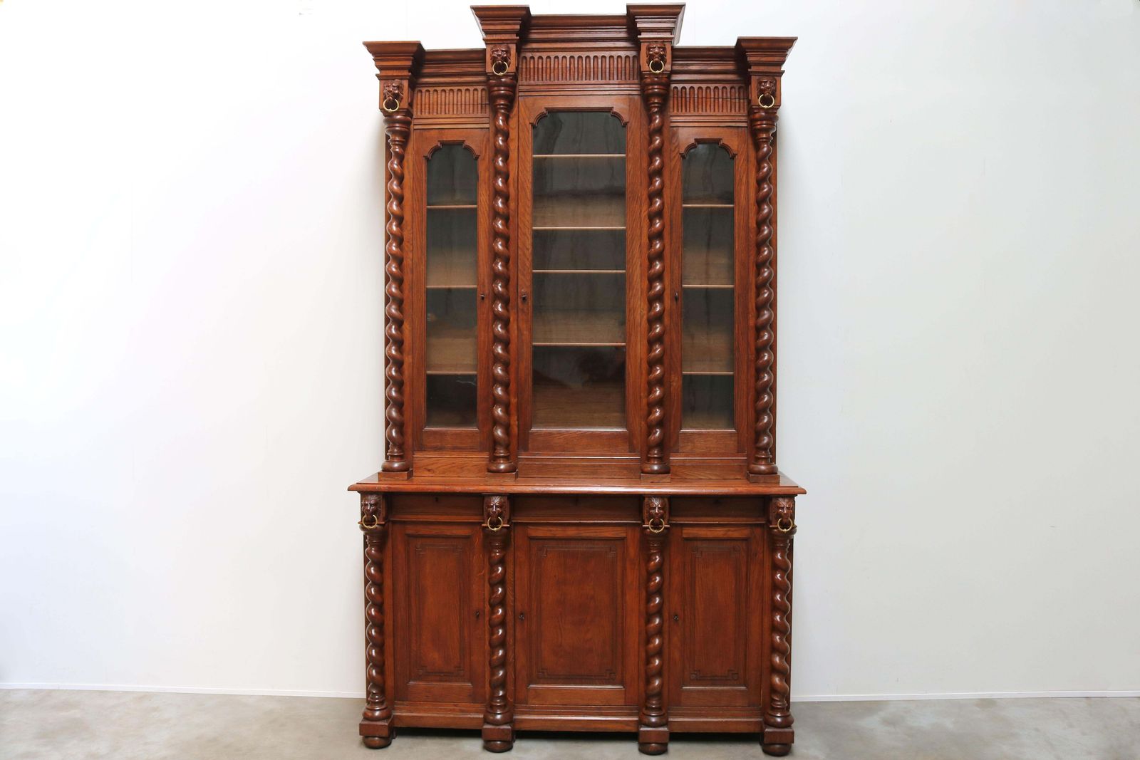 Meubels Grote Antieke Franse Renaissance Boekenkast, 19e Eeuw, Gedraaide Eiken Kolommen photo