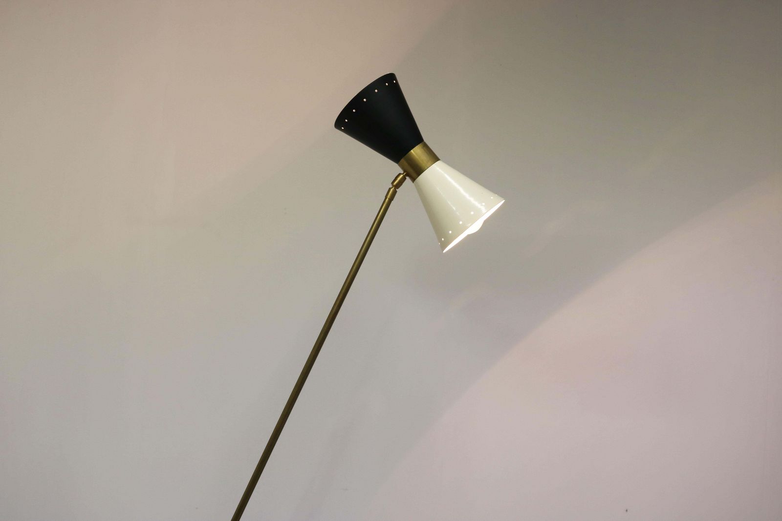 Minimalistische Italiaanse Vloerlamp In Stilnovo Stijl, Jaren 1950, Messing, Mid Century Design photo for sale