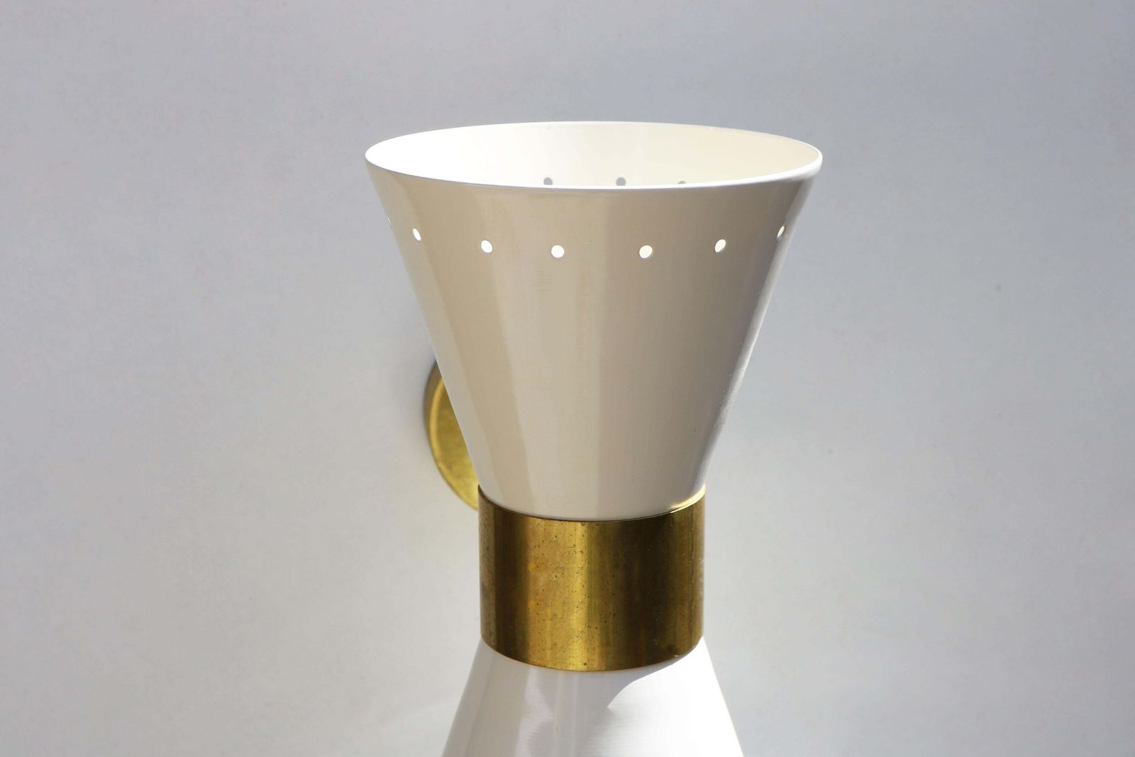 1 Van 6 Italiaanse Moderne Design Wandlampen In De Stijl Van Stilnovo – Ivoorwit En Messing photo for sale