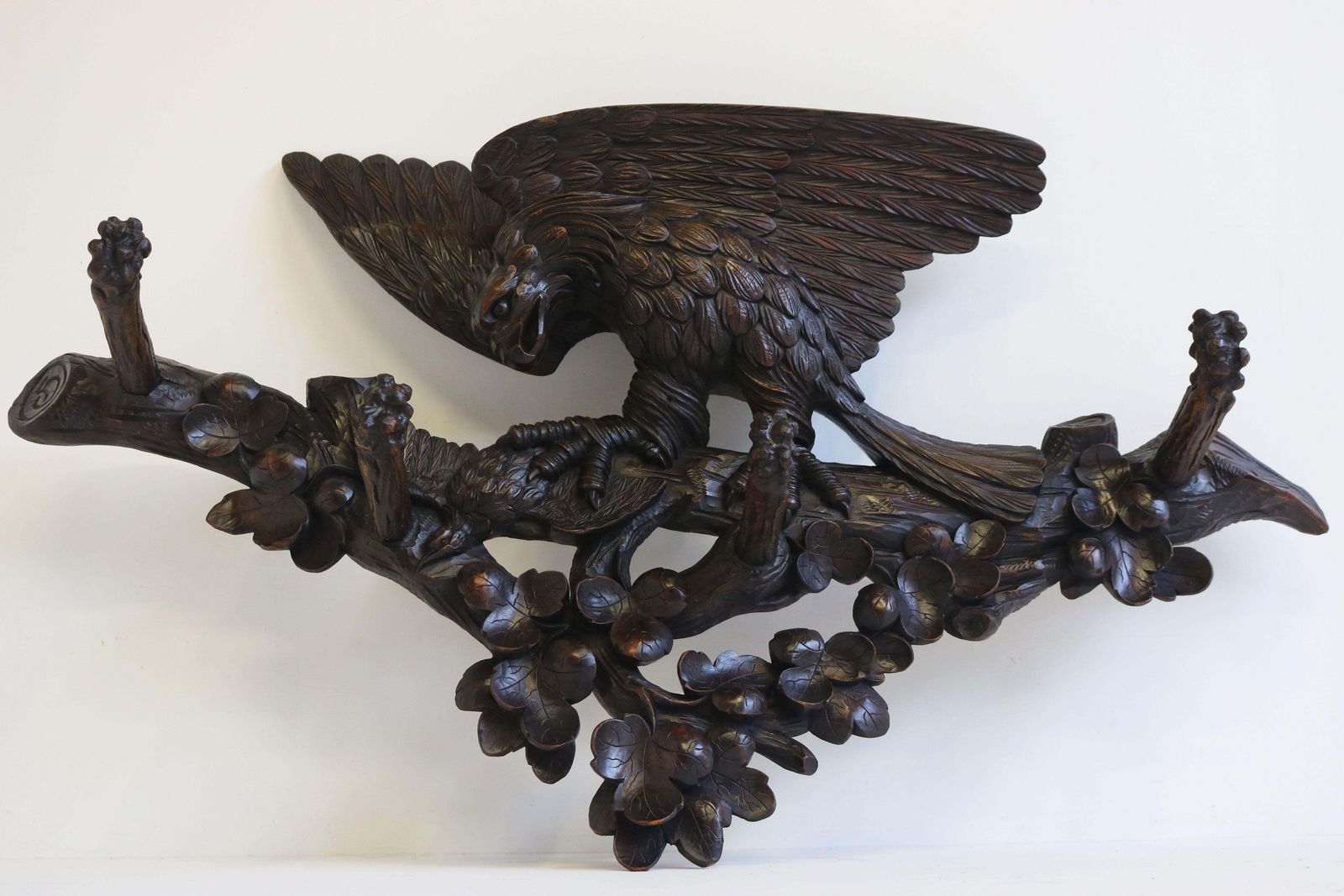 photo vintage Exquisite 19th Century Swiss Black Forest Coat Rack Carved Eagle Hallway Antique